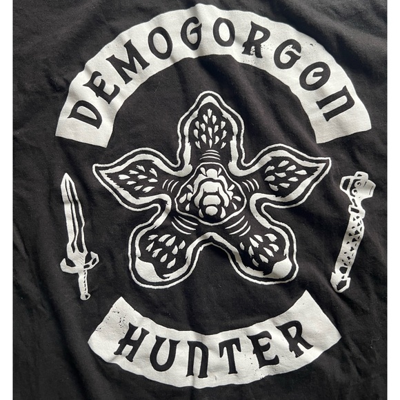 Stranger Things Demogorgon Hunter graphic tee - Picture 2 of 5